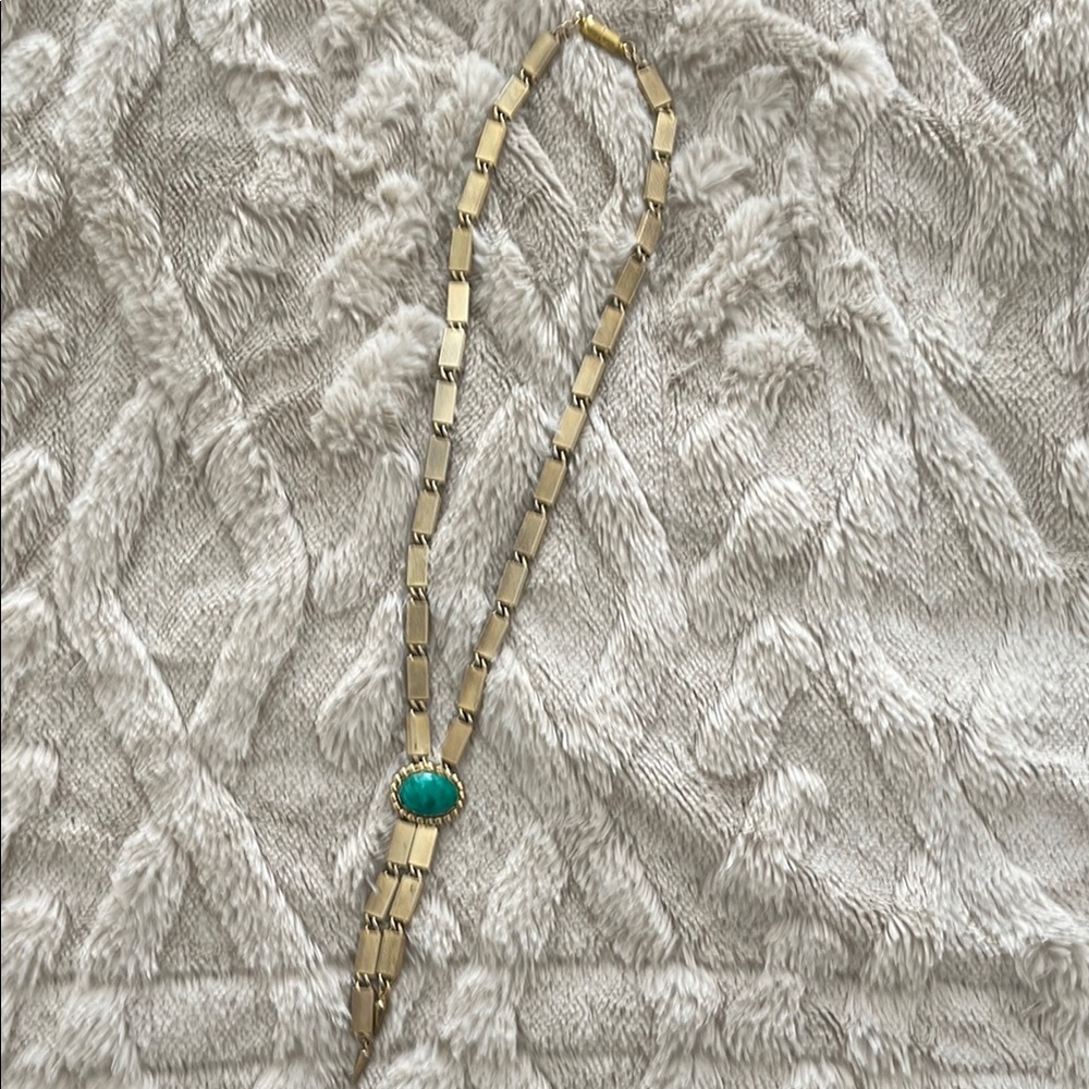 Elegant Vintage Gold Necklace with green Peking glass Accent